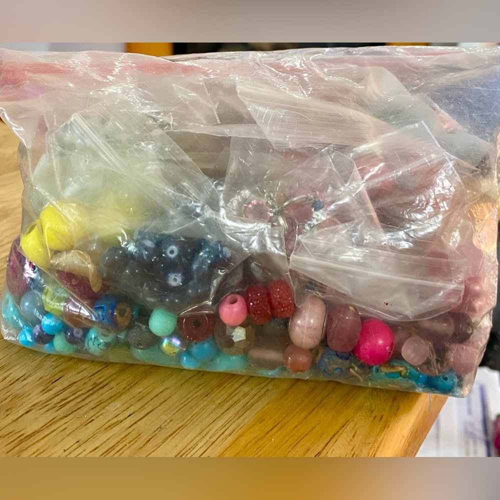 1.4 lb bag of beads - Picture 3 of 3